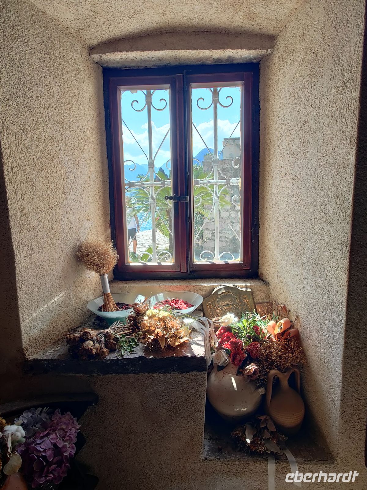 Die Brautsträuße als Gabe an die Heilige Mutter  &ndash; &copy;  (Eberhardt TRAVEL)