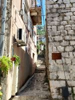 Enge, kühle Gassen von Perast &ndash; &copy; Marta Rass (Eberhardt TRAVEL)