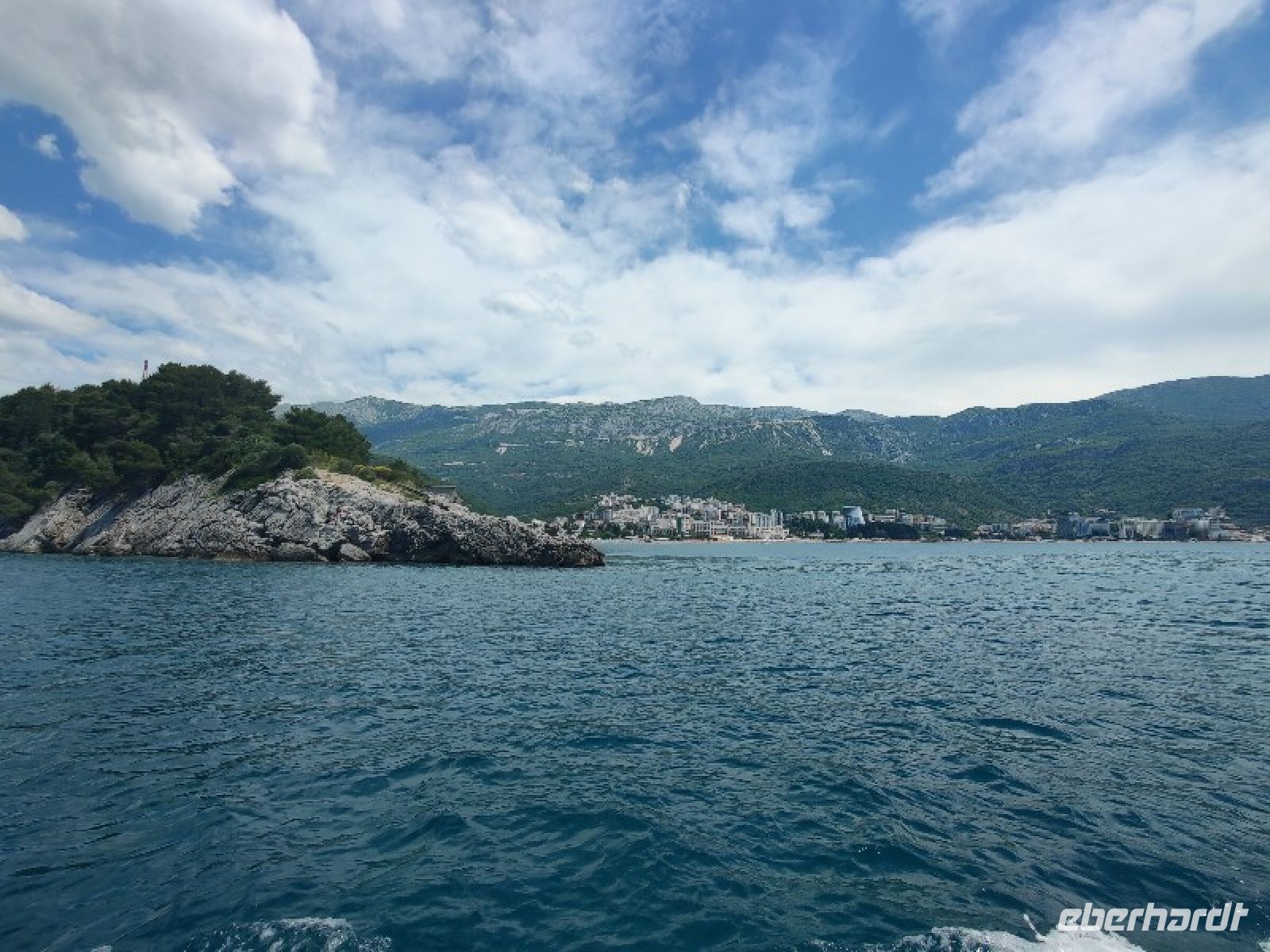 ... im Hinterland die Berge von Monte Negro  &ndash; &copy;  (Eberhardt TRAVEL)