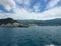 ... im Hinterland die Berge von Monte Negro  &ndash; &copy; Marta Rass (Eberhardt TRAVEL)