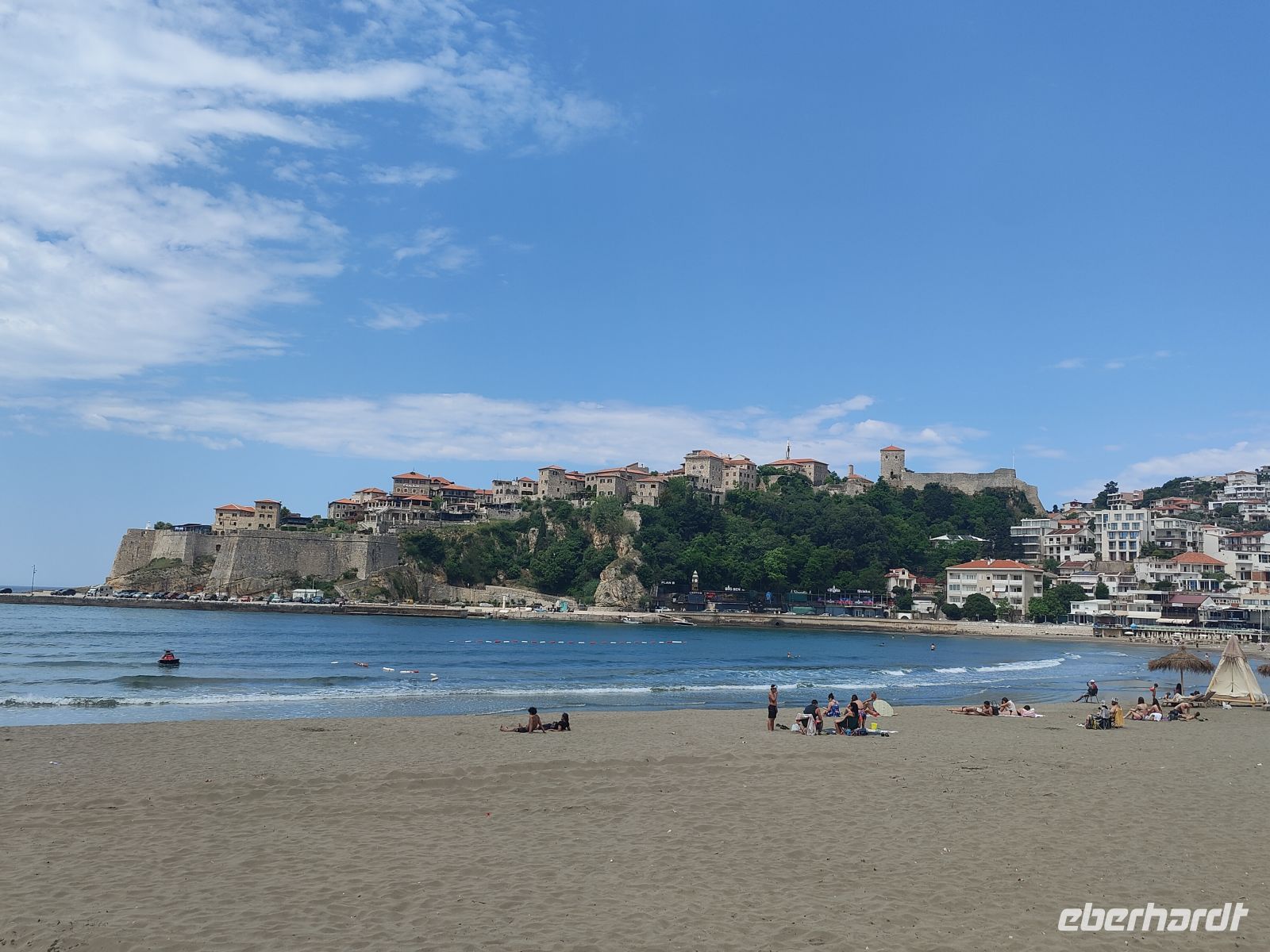 Ulcinjstrand mit Altstadt Ulcinj in Hintergrund &ndash; &copy;  (Eberhardt TRAVEL)