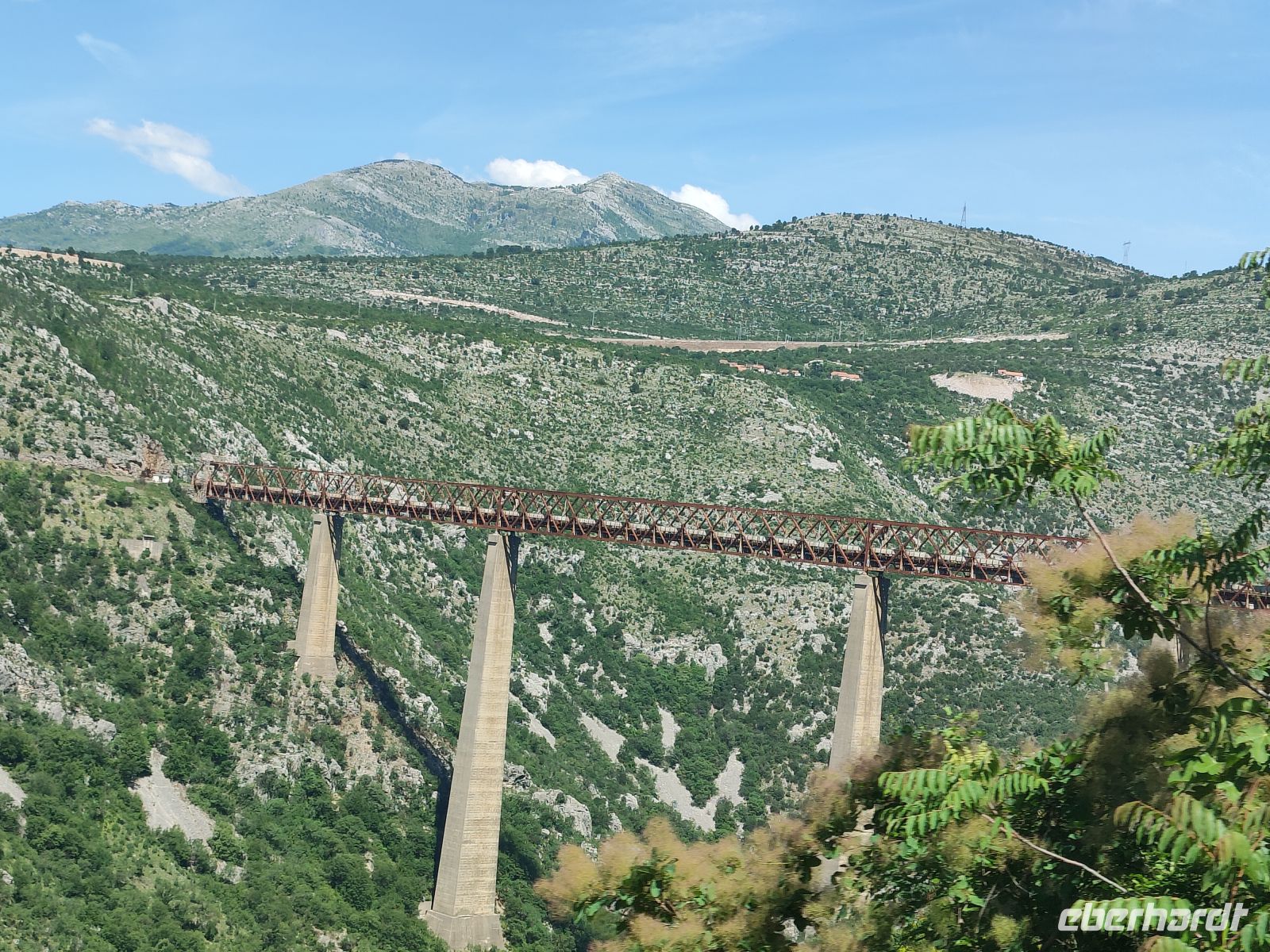 Die alte Bahnbrücke  &ndash; &copy;  (Eberhardt TRAVEL)