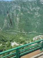 Blick von der Brücke aufs Moraca Tal  &ndash; &copy; Marta Rass (Eberhardt TRAVEL)