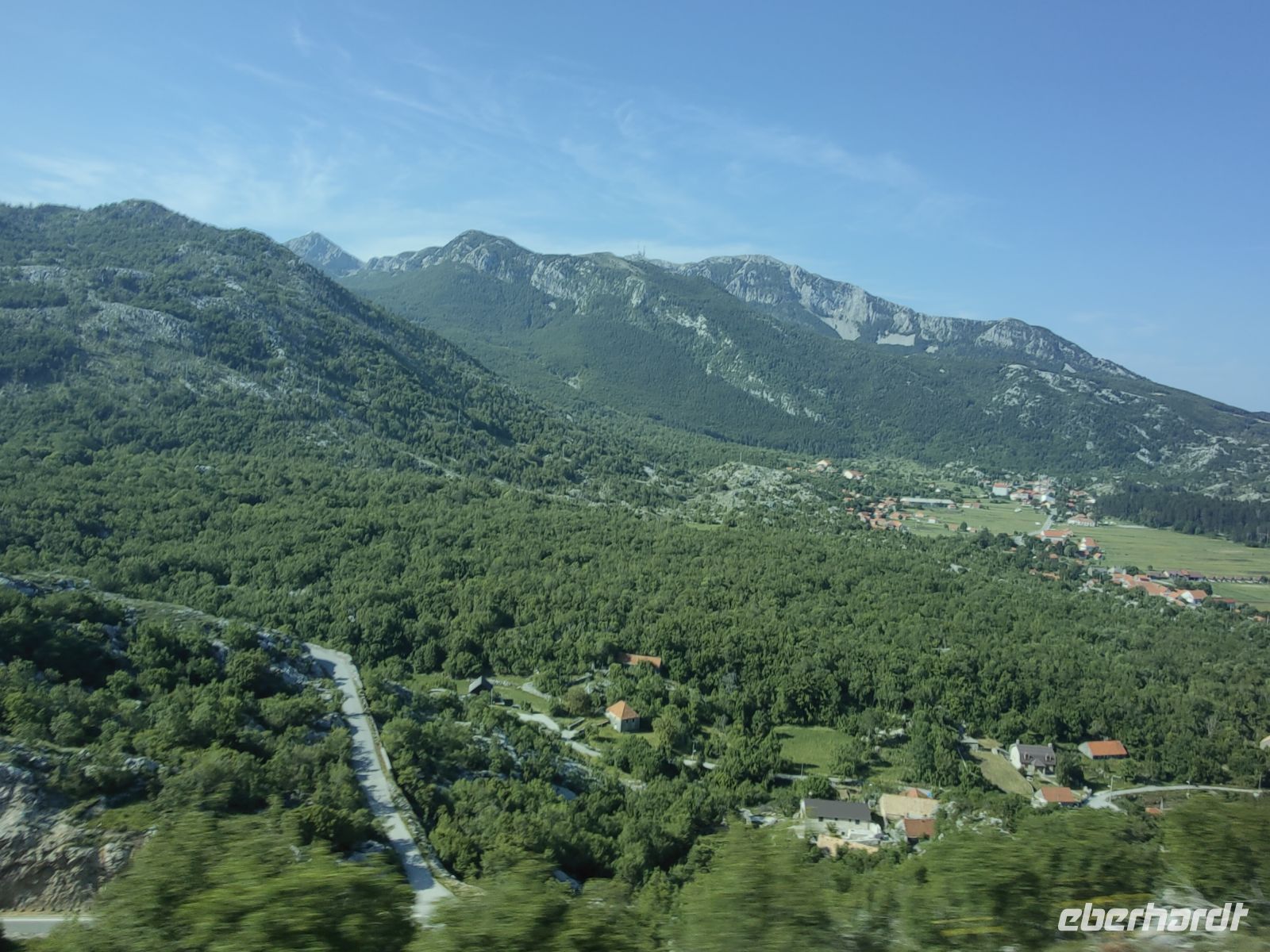 Lovcen Berge und Lovcen Dorf  &ndash; &copy;  (Eberhardt TRAVEL)