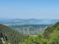 Eine wunderbare Kulisse aus Berg und Meer &ndash; &copy; Marta Rass (Eberhardt TRAVEL)