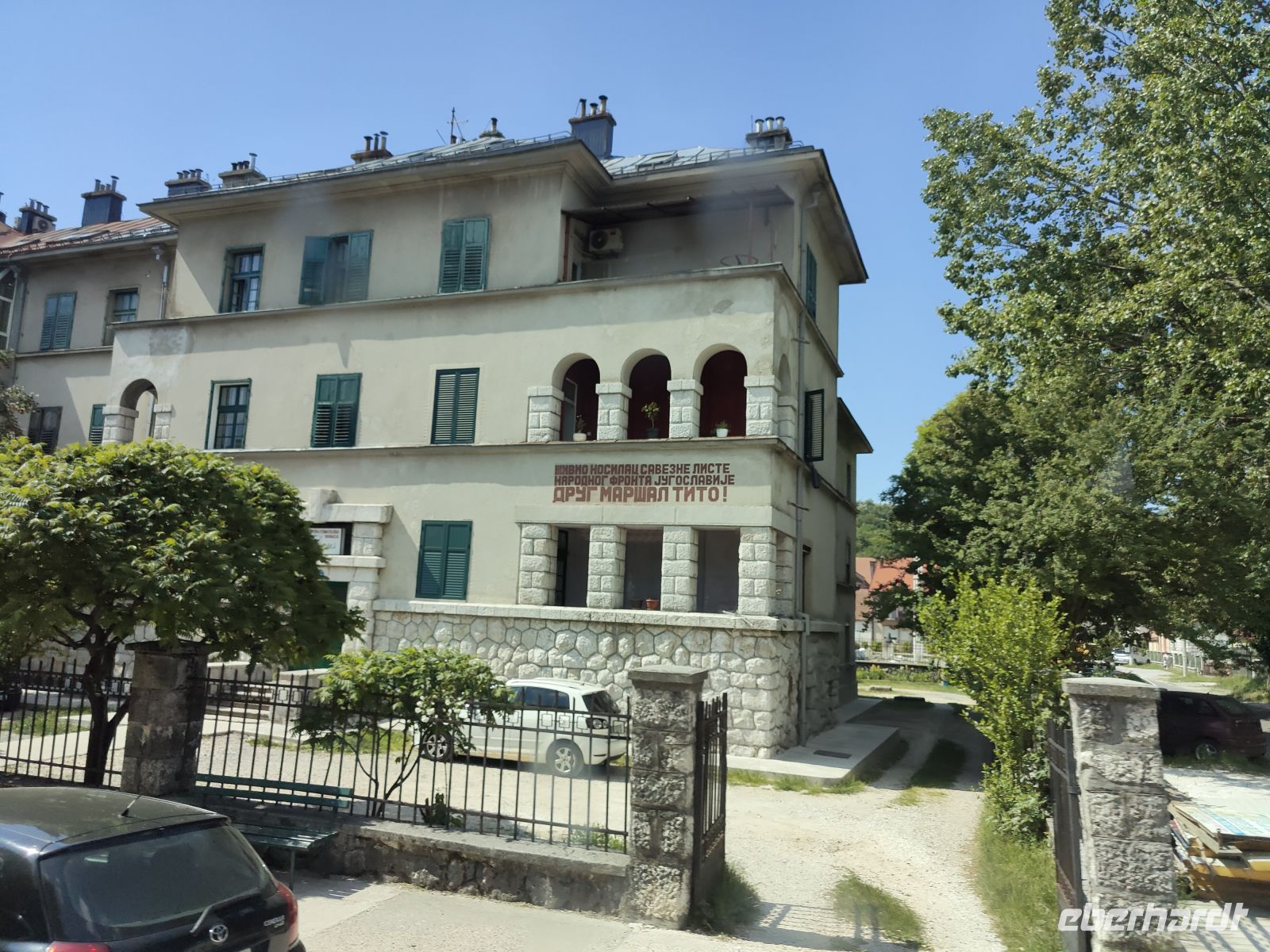 Podgorica - eine Parolle aus den Titos Zeiten  &ndash; &copy;  (Eberhardt TRAVEL)