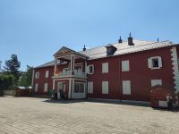 ein,  von außen unscheinbares Königshaus in Podgorica &ndash; &copy; Marta Rass (Eberhardt TRAVEL)