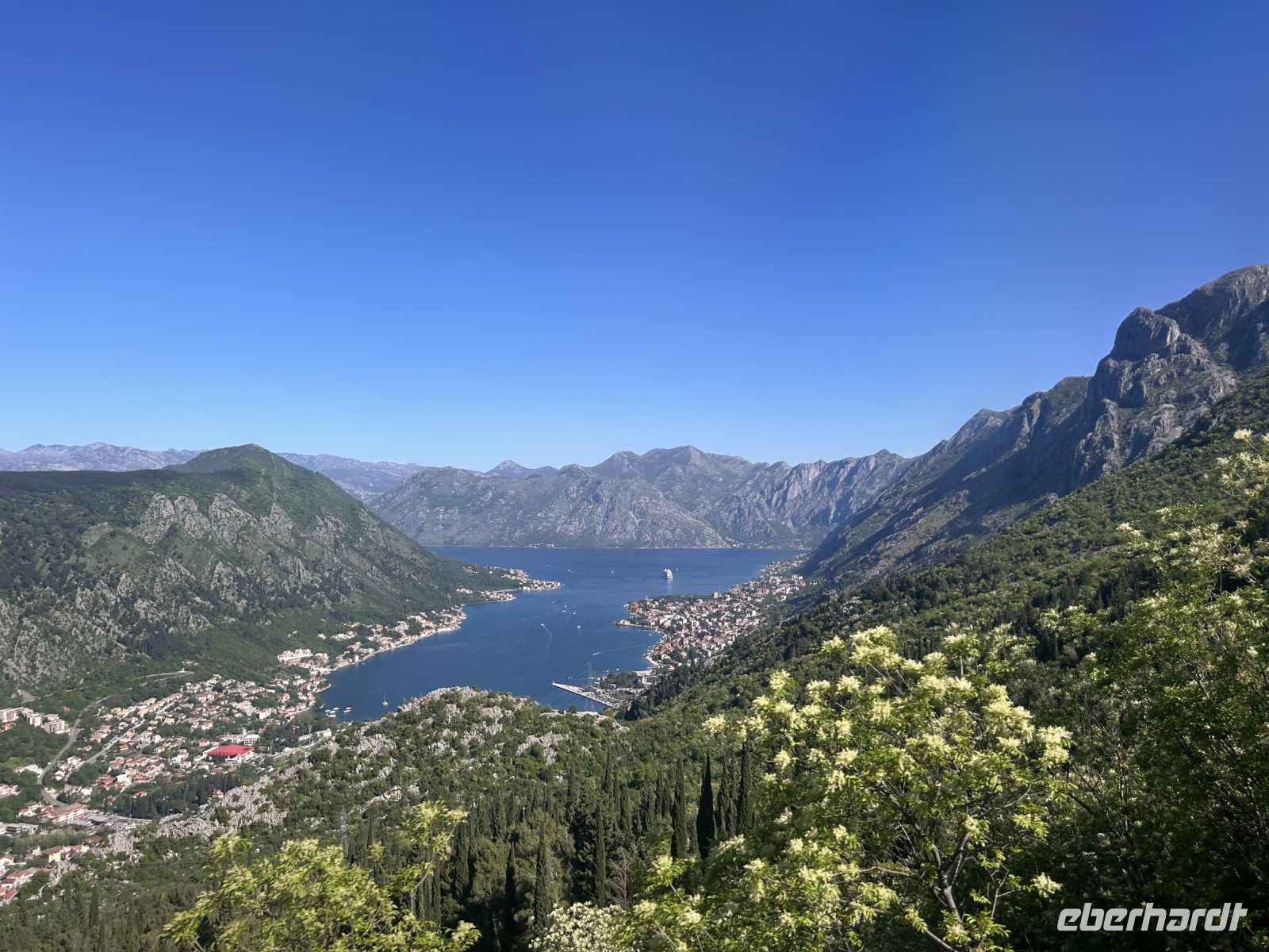 Panoramafahrt durch die Berge 