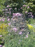 DSCN9312.JPG  Insektenhaus aus Schieferbruchstein