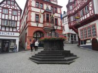 Bernkastel-Kues: Markt mit Michalsbrunnen &ndash; &copy; Hans-Joachim Trutz (Eberhardt TRAVEL)