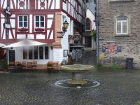 Bernkastel-Kues: Karlsbader Platz mit Brunnen &ndash; &copy; Hans-Joachim Trutz (Eberhardt TRAVEL)