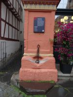Bernkastel-Kues: Pranger am Rathaus auf dem Marktplatz &ndash; &copy; Hans-Joachim Trutz (Eberhardt TRAVEL)