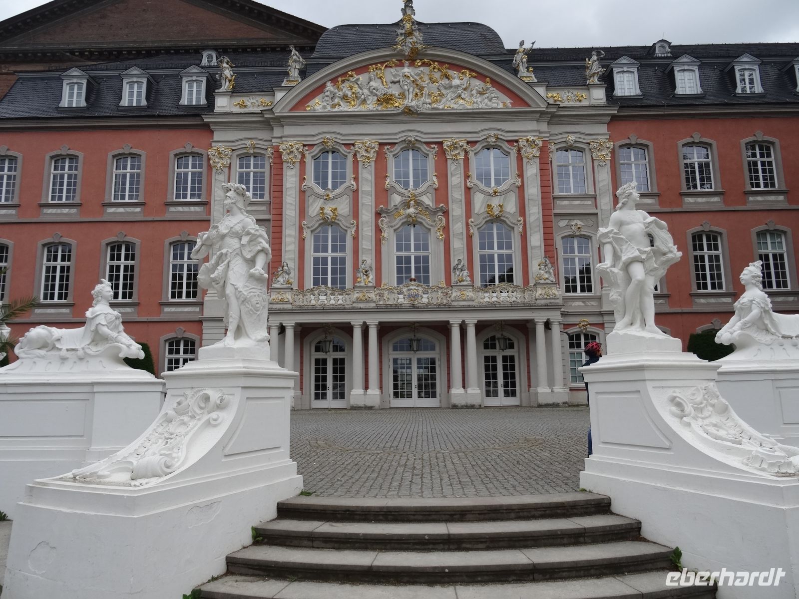 Trier: Eingang zum Kurfürstlichen Palais &ndash; &copy;  (Eberhardt TRAVEL)