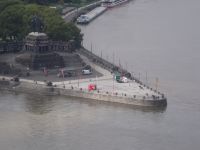 Koblenz; Blick aus der Seilbahn auf das Deutsche Eck &ndash; &copy; Hans-Joachim Trutz (Eberhardt TRAVEL)
