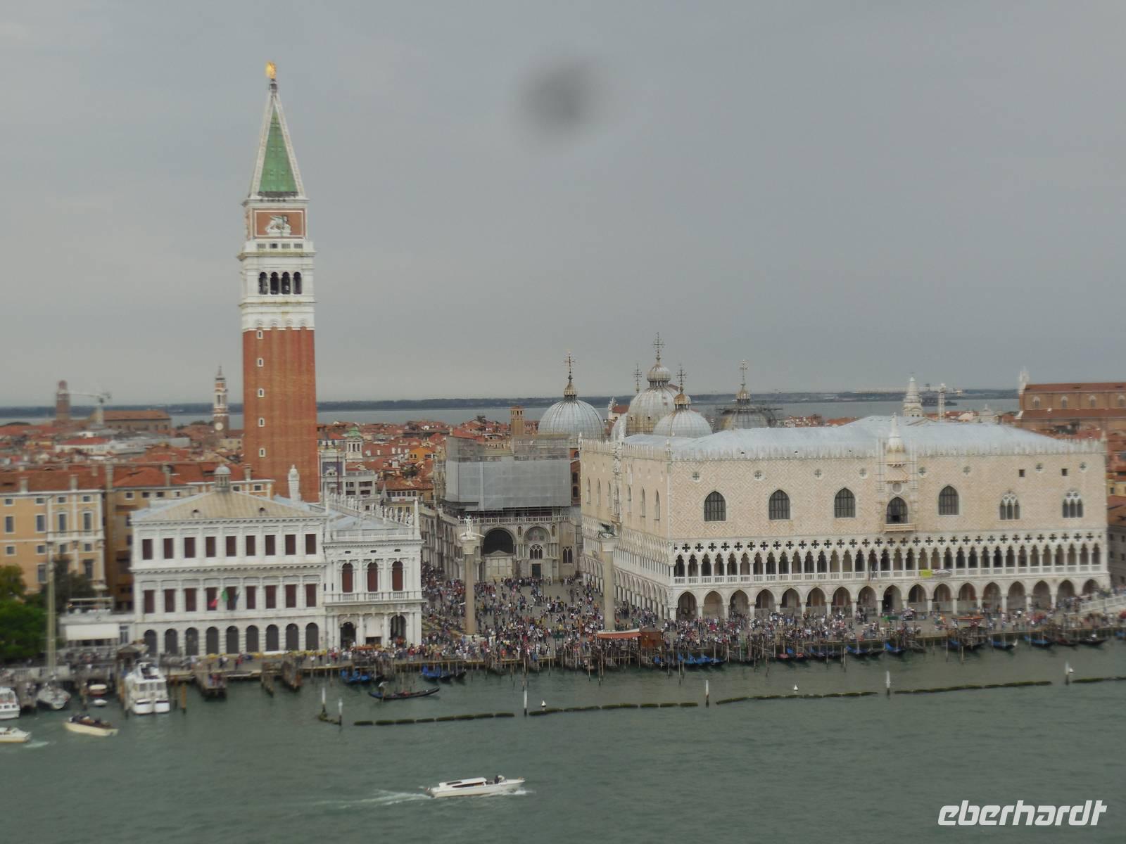 11 Campanile und Dogenpalast von Venedig