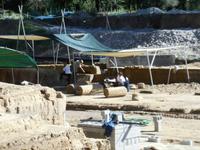 Archäologen arbeiten weiter....