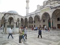 Im Innenhof der Blauen Moschee