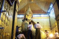 Goldener Buddha Mahamuni-Pagode &ndash; &copy; Simone Voigt (Eberhardt TRAVEL)