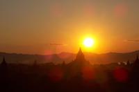 Sonnenuntergang in Bagan &ndash; &copy; Simone Voigt (Eberhardt TRAVEL)