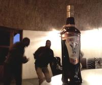 ... und Blick in die Flasche: wir betanzen unser Bergfest... Amarula, Amarula, Rula, Rula!