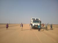 Weiter geht's über schnurgerade Schotterpisten