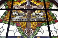 Lüderitz - Glasmosaik über dem Eingang der Felsenkirche