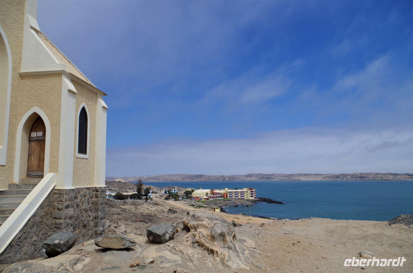 Lüderitz - Blick auf das Nest Hotel
