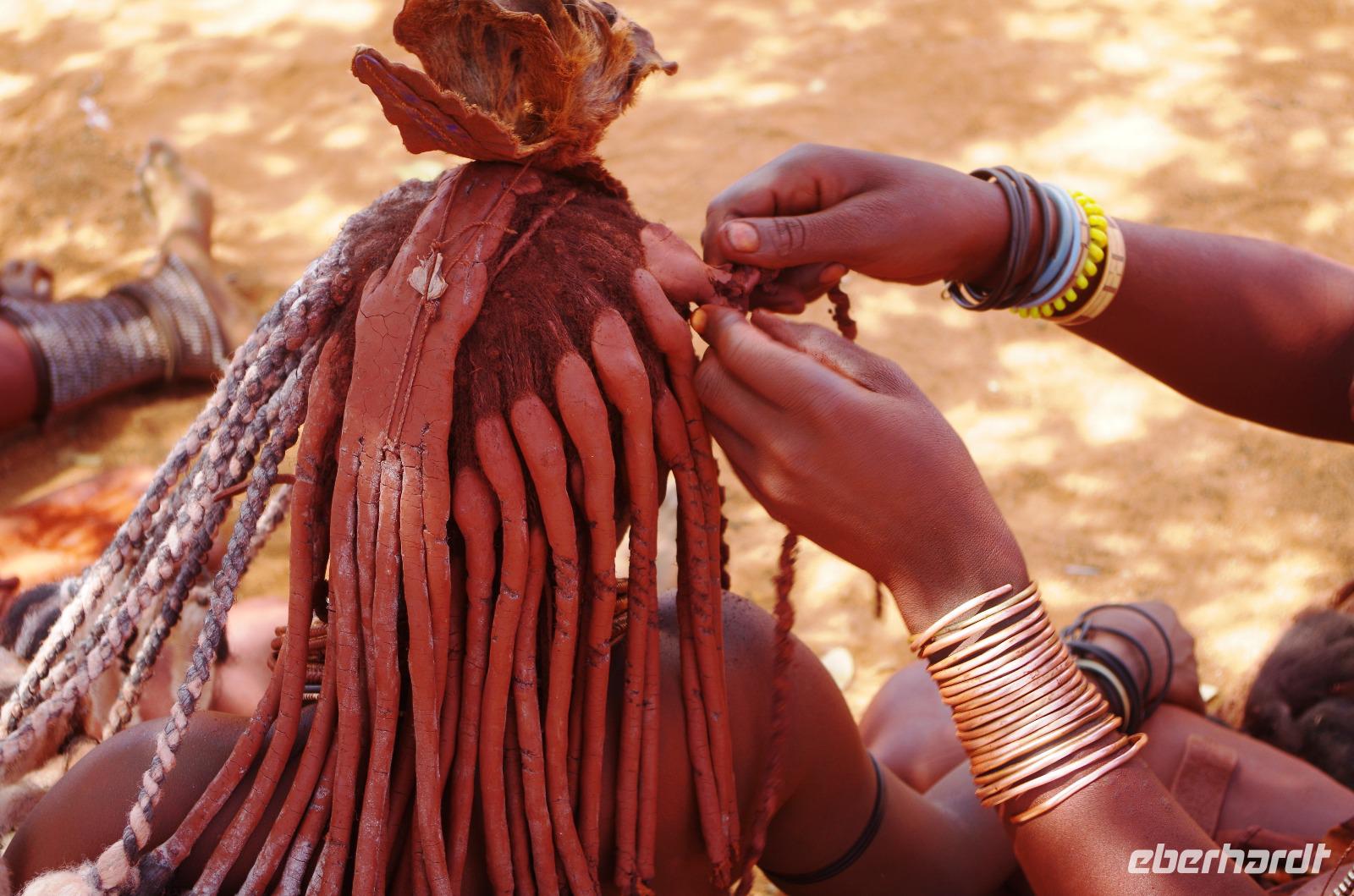 Besuch im Himbadorf - traditionelles Styling