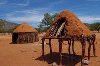 Besuch im Himbadorf - Hühnerstall