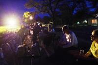 Okaukuejo Camp - abends am Wasserloch