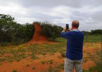 Auf Pad mit Konny - Lehrstunde am Termitenhügel