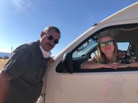 Namibia - Reiseleiter Hebert mit Reisebegleitung Franzi