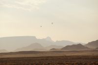 147-Ballons in der Namib