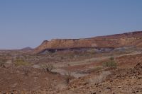 Erdgeschichte pur - verbrannter Berg