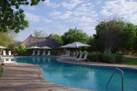 Mokuti Lodge - Poollandschaft