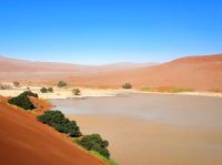 Lehmsenke mit Wasser des Tsauchab