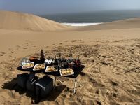 Buffet in den Dünen von Sandwich Habour