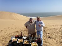 Guide Joe mit einem Fahrer der Tour