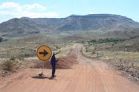 Einmann-Baustelle inmitten unendlicher Weite