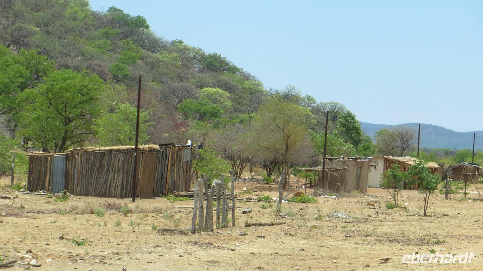 0822 Fahrt nach Opuwo - Ovambodorf