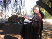 Wir duerfen die Raubtiere streicheln - Marion