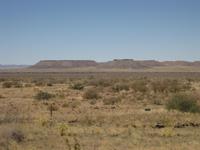 Wir fahren an den Karasbergen in Richtung SÜden vorbei