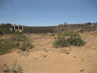 Naute-Staudamm - die RÜckseite der Staumauer