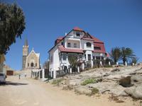 LÜderitz - Kolonialhaus und Felsenkirche