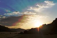 Sonnenaufgang in der Namib - schwarz, rot, gelb