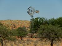 0092 Wasserpumpe in der Kalahari