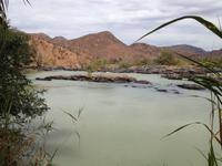 0863 an den Epupa-Wasserfällen an der Grenze zu Angola
