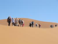 Aufstieg auf Big Mama in den Dünen von Sossusvlei