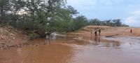 Der Fluss versperrt uns den Weg
