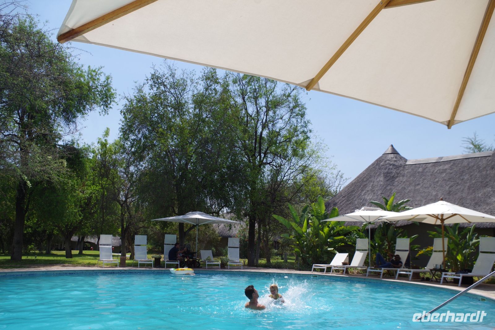 Mokuti Lodge - Poollandschaft